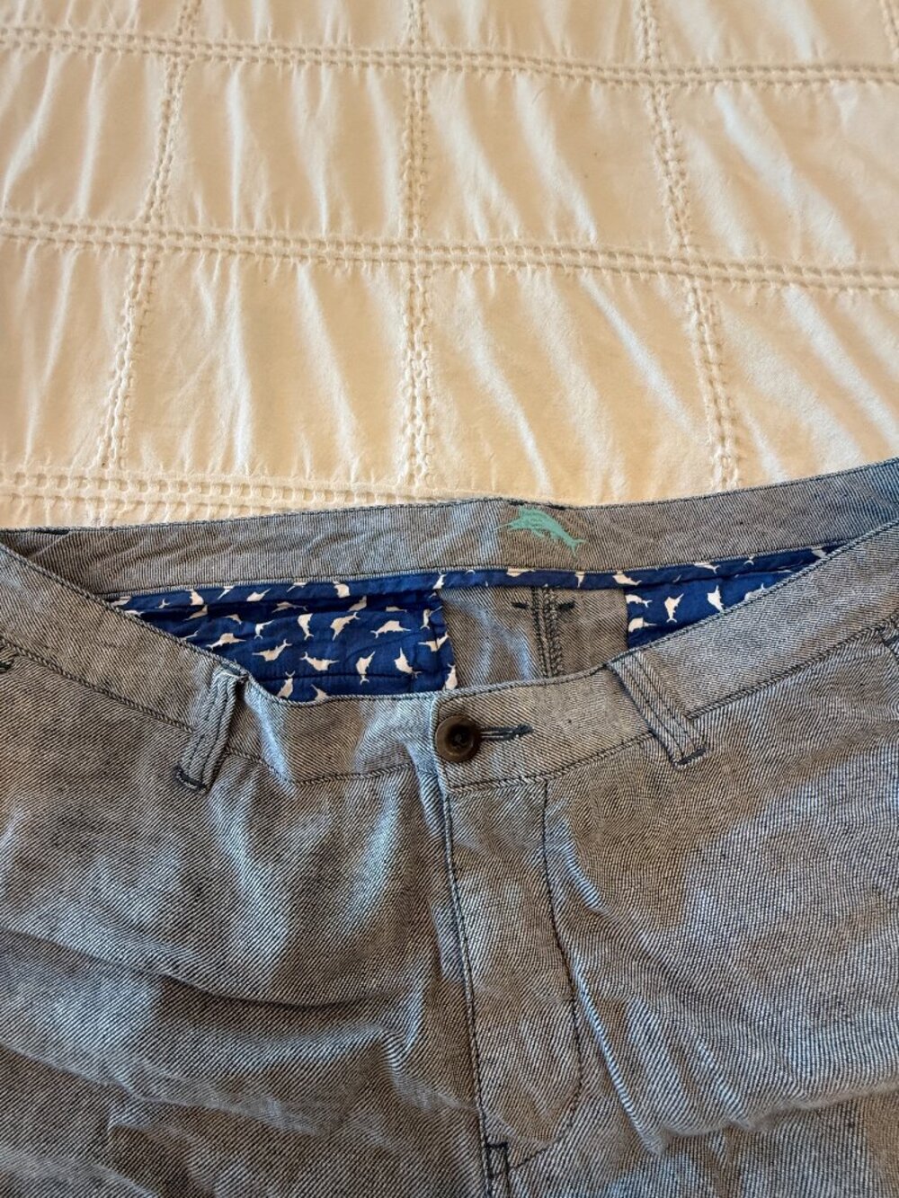 Tommy Bahama Men's Shorts Size 36 - Picture 2 of 4